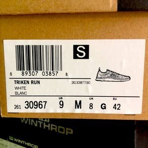 Brand New with original box. Clarks Triken Run white US9 ATTN: actually fit US10